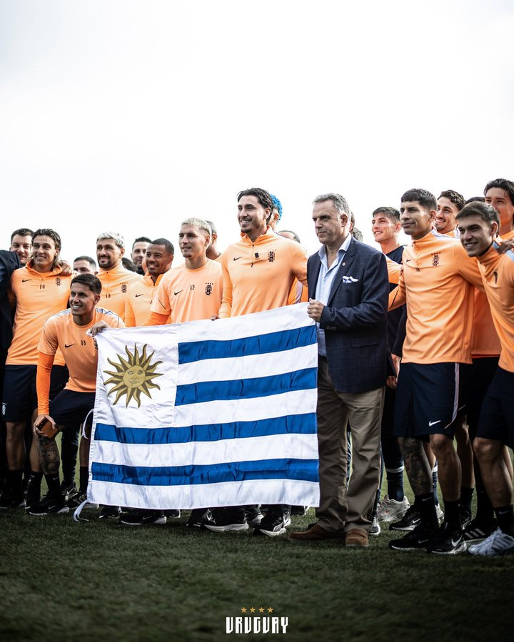 Buysan's tweet photo. 🗣 "Que Argentina salga segundo en su grupo 😅"

➡  Yamandú Orsi en @elespectadoruy

📻 810 AM · 92.5 FM
▶️ https://t.co/r4dfZCcFs1 https://t.co/rWE2eeDkW7