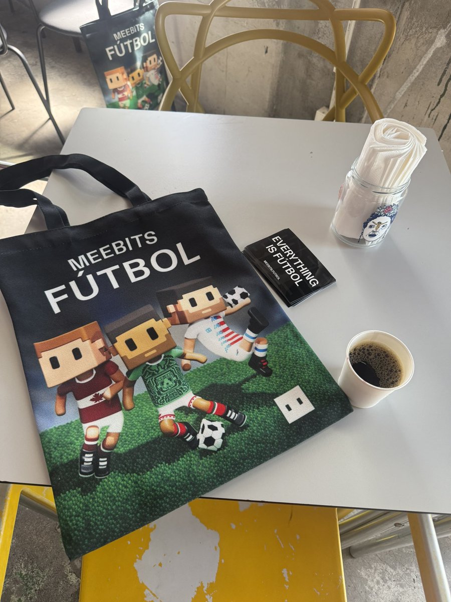 FamilyDogecoin's tweet photo. Got a Shirt &amp; Bag and some cards
So happy 🥰 
Thank you @MeebitsNFTs 
Need to start collecting some more cute meebits 🤗
Thanks for great lunch and meet up at @NFCsummit @sergitosergito https://t.co/5CQql47RMe