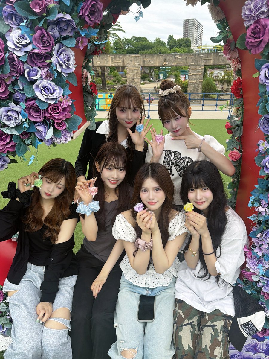 pixel_ribbon's tweet photo. 明日はPixel Ribbon × Switch Drop合同スペシャルライブ🎀💧˖ ࣪⊹

ということで、ぴくりぼちゃん一足先にひらかたパークさんにお邪魔したよ❤︎
まだ明日空いている方、ぜひ会いに来てね🌼
https://t.co/xaHKc6aA5B

#PixelRibbon #ぴくりぼ https://t.co/YgSFIKxve9