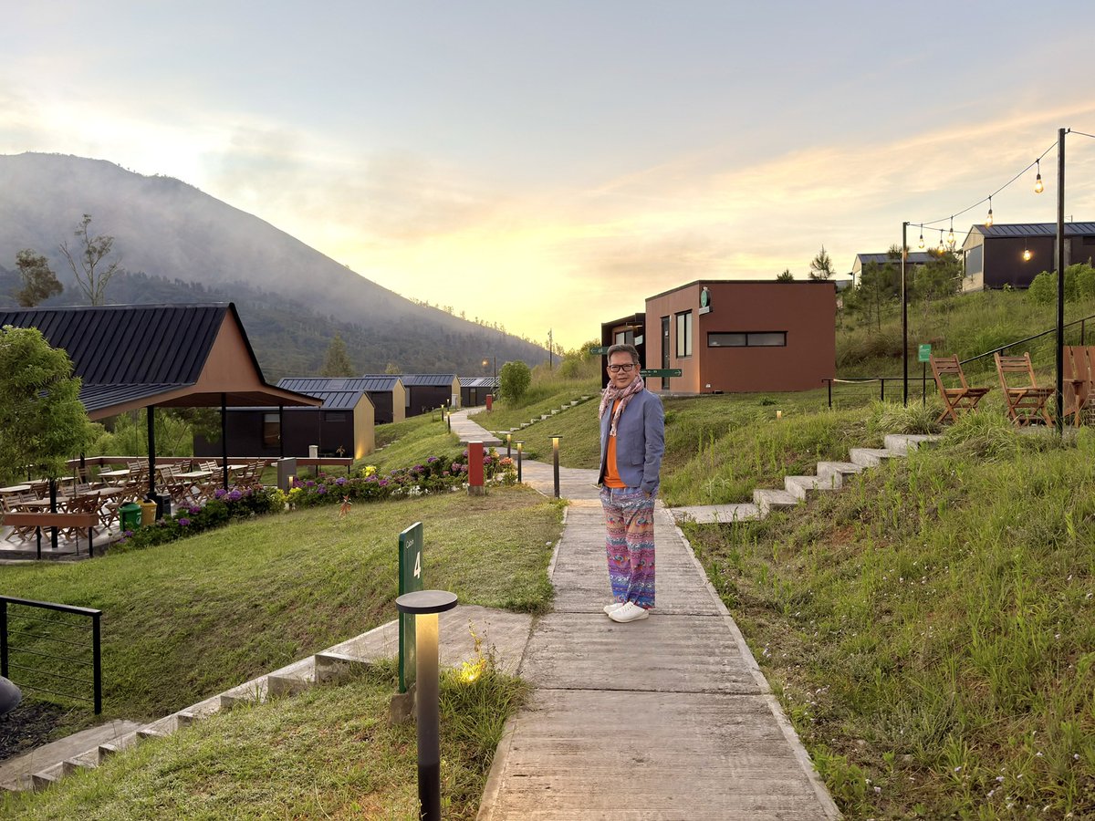 tipamart's tweet photo. Bobocabin Kawah Ijen, Banyuwangi City, East Java, Indonesia 🇮🇩 โรงแรมน่ารักเชิงเขาภูเขาไฟอีเจี้ยน ชวาตะวันออก #travelers #visitindonesian #travellover #myjourney https://t.co/7PaGWWrn1Y