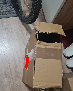 datashtern's tweet photo. Was für komische beschäftigt ihr eigentlich bei euch? 
Jedes mal schaut irgendeiner da in meine Pakete oder was 🤣🤣🤣
#DPDDeutschland #DPD https://t.co/UrZFIfxdzj