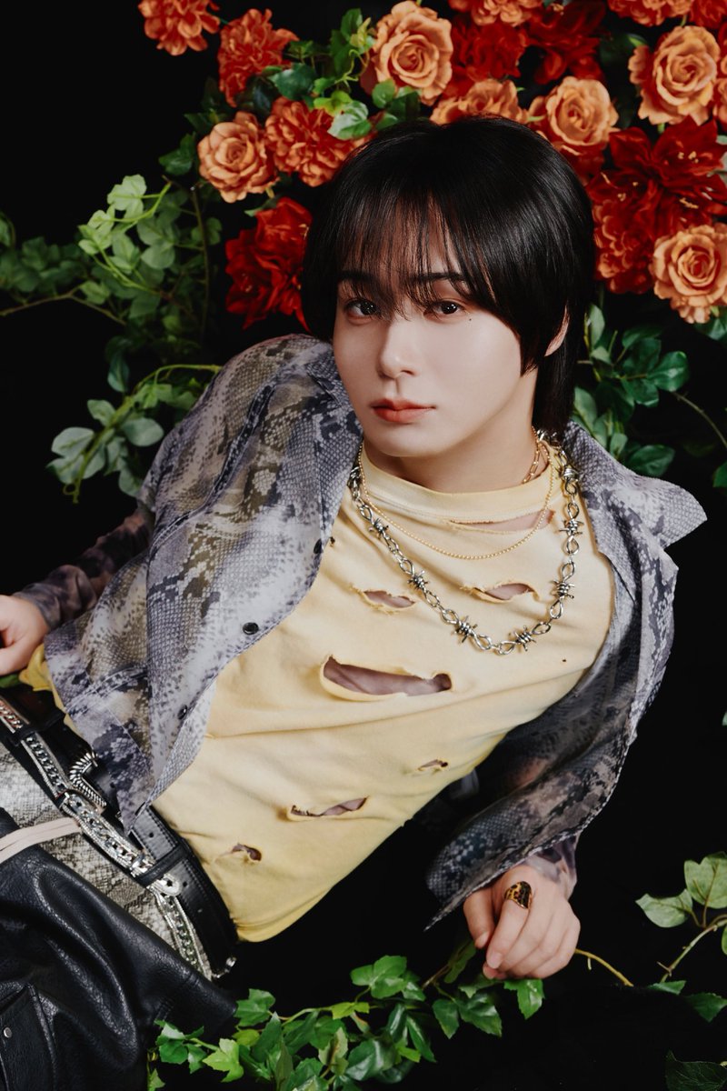 rinatee8's tweet photo. あの、昔から思ってるけど
本当にOCTPATHってお花似合うよね
みんなかっこいい
というか本気出し過ぎてTHme危ない笑 https://t.co/mQKr54MoW1