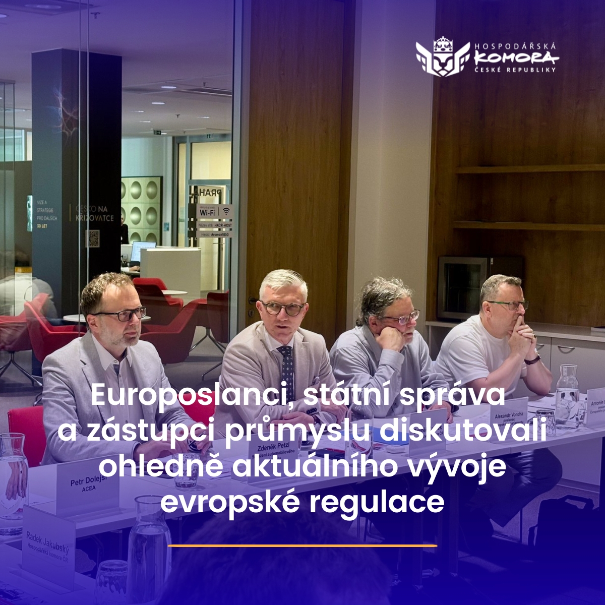 Hokomora's tweet photo. 📢 Evropa stojí před rozhodnutím, zda si udrží výrobu, inovace a pracovní místa, nebo bude jen dohánět konkurenci.

Nestačí upravit zpětné zrcátko. Potřebujeme změnit směr jízdy a vedle klimatických ambicí klást větší důraz na konkurenceschopnost a bezpečnost.

Právě to zaznělo na kulatém stole Hospodářské komory ČR a AutoSAP k budoucnosti evropské automobilové legislativy. 🚗🇪🇺

Více informací: https://t.co/VPec6cW3ZA