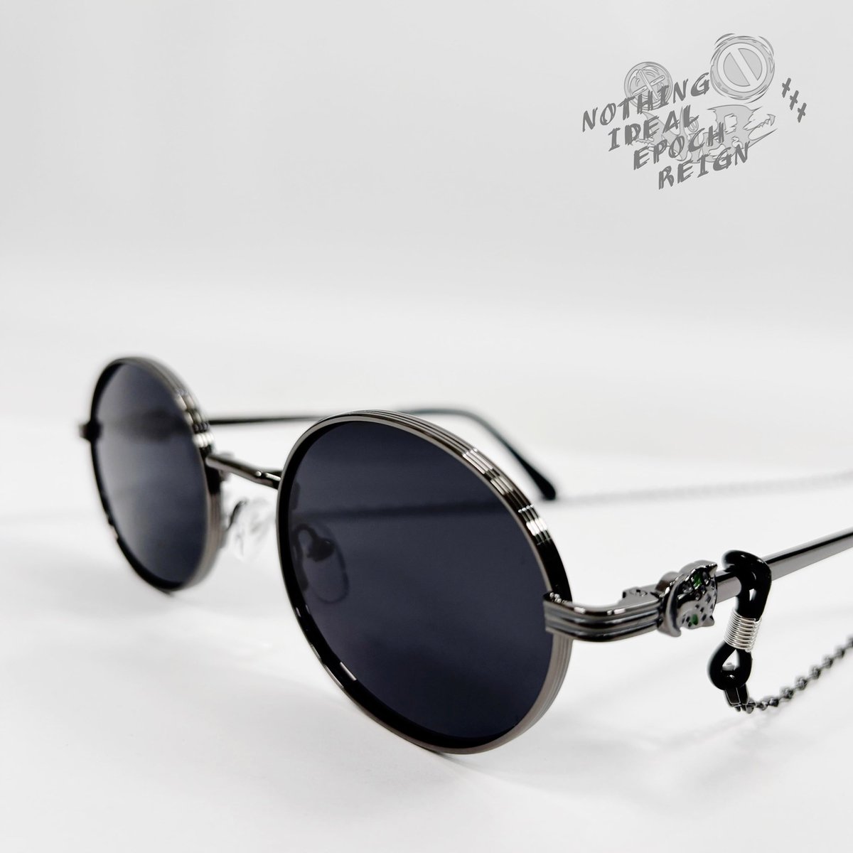 NieR_tokyo's tweet photo. 🚫新作商品案内🚫

ROUND FRAME SUNGLASSES 5SET
【BLACK】

・サングラス本体
・ハードケース
・布ケース
・メガネチェーン
・メガネ拭き

計5点のオリジナルデザインセットになります✨

是非チェックしてみてください🐰
https://t.co/a5hd4Ma6m8 https://t.co/uMEvWnzJVk