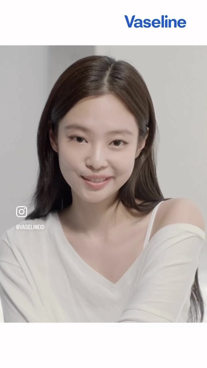 fadhlanzikri19's tweet photo. support JENNIE versi gue ya sesimpel ini. borong Vaseline yang dia promo dan ternyata emang kepake. gas kalo mau cobain
https://t.co/MPKts9Aszc
#VaselinexJENNIE https://t.co/Xbify7x3SV