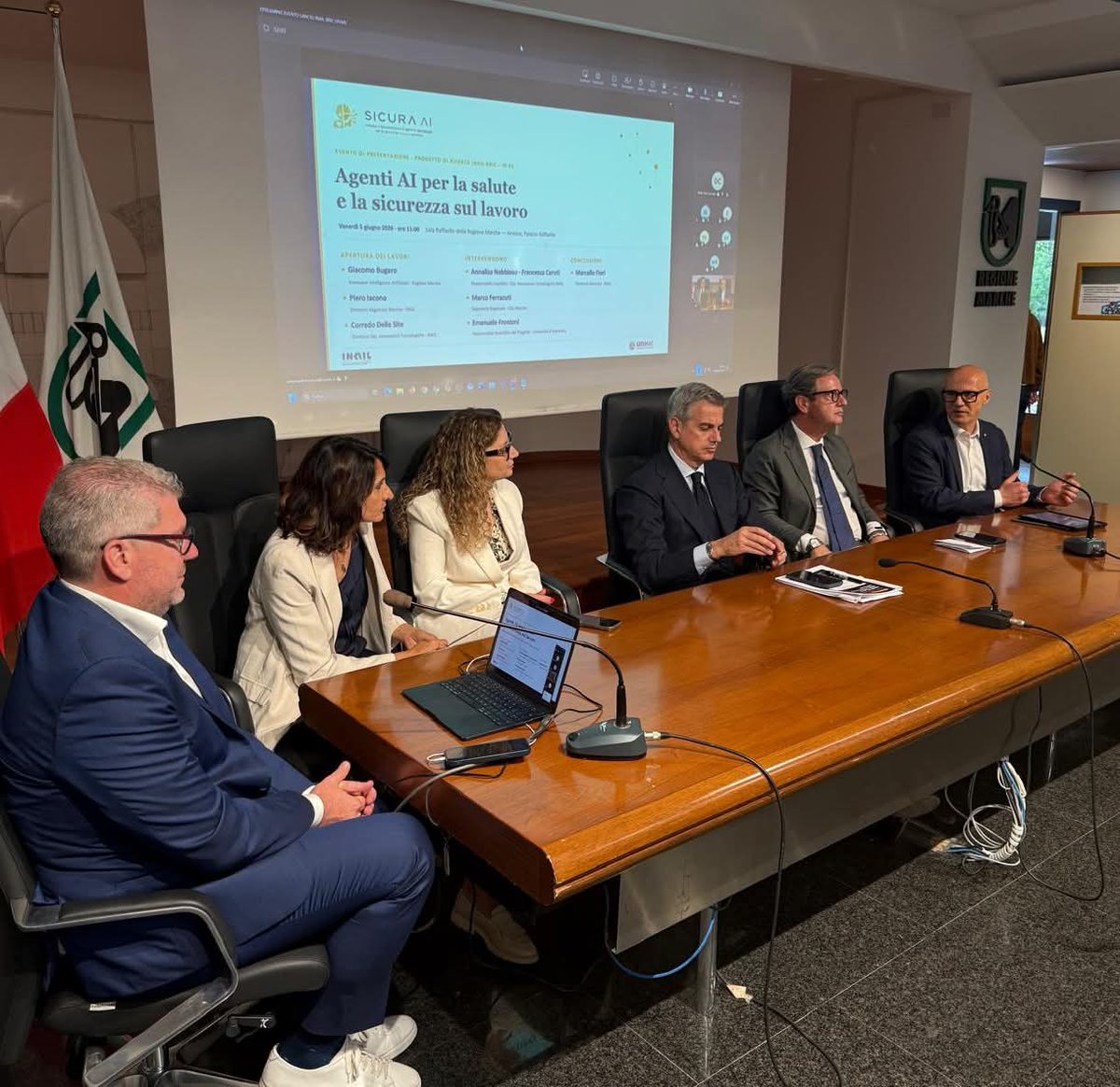 cislmarche's tweet photo. Presentato oggi ad Ancona il progetto #SICURAAI, nell’ambito della ricerca INAIL BRIC ID 61. Regione Marche, Università di Macerata, INAIL e CISL Marche insieme per usare l’AI al servizio della salute e sicurezza sul lavoro. Le Marche diventano un laboratorio di innovazione. https://t.co/eb2f5QMQIG