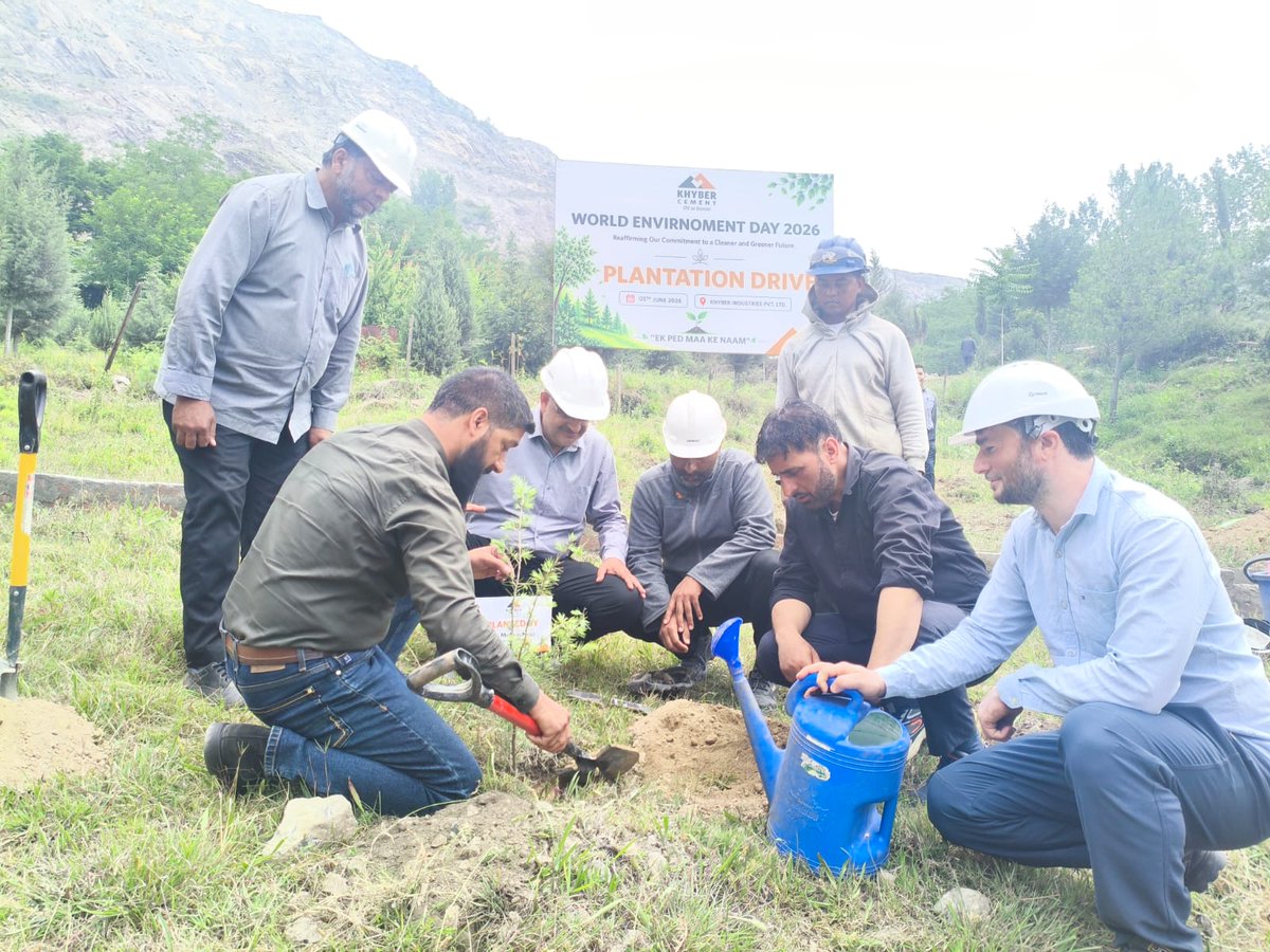 dmo_office's tweet photo. Mohsin Noor, DMO Srinagar planted Chir Pine at 3 mine sites today under #EkPedMaaKeNaam. 
Concurrent reclamation in action — stabilizing Himalayan benches, checking erosion, sequestering carbon. @MinesMinIndia
#WorldEnvironmentDay #GreenMining https://t.co/YBLXT6Zeu7