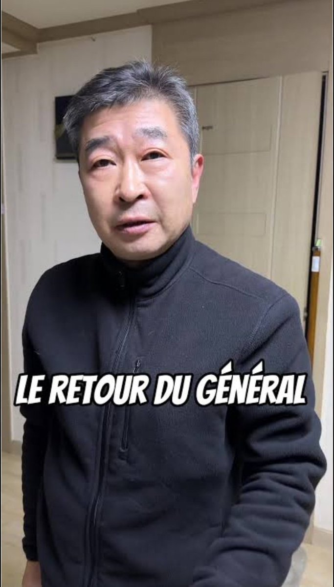 YouzguiTV's tweet photo. Je met toujours de la Sriracha ou de lharissa dans mes salades https://t.co/BraRWCH8E9