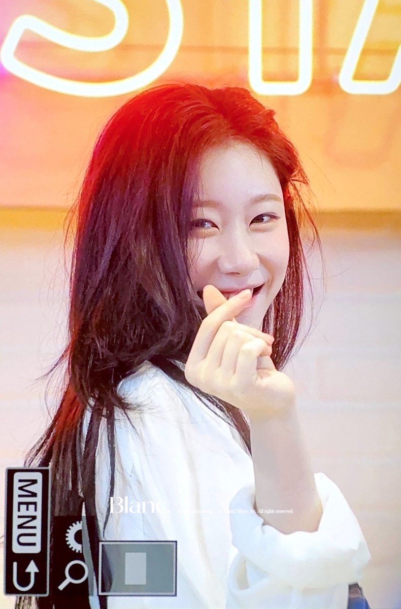 blanc_lcr's tweet photo. 260605 울아기 생일~~~~~~~🎂🫶💋
#ITZY #있지 #CHAERYEONG #채령 https://t.co/gyJHz5wD5E