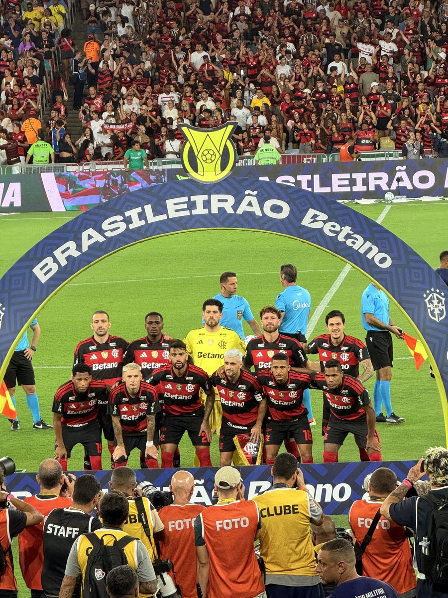 CentralFlaNacao's tweet photo. ⚠️ O Flamengo tem disponível aproximadamente 15 MILHÕES DE EUROS para novos contratações na próxima janela.

Esse valor ainda depende do cumprimento da meta de vendas.

🗞️ @_rodrigomattos_ 
📸 Reprodução https://t.co/n8VxIGPD9e