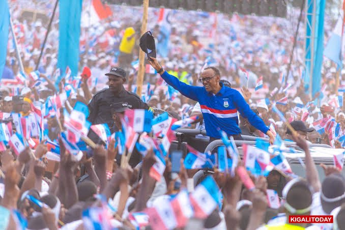 ShemaYolo's tweet photo. President Paul Kagame only sleeps after the citizens have gone to sleep; the love he has for the people of Rwanda is the same love they have for him. @FelixMugenzi @rbarwanda @dr_dash250 @TheKigalian_ @RobCyubahiro @Inkotanyi_imen @albcontact @hrw https://t.co/ylAwVD2Yfb