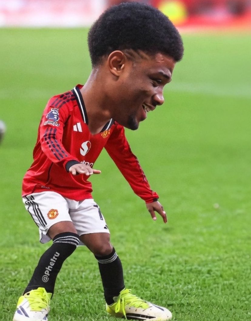 SanwoEmmanuel's tweet photo. @Furious_red_ Only one has not won his league https://t.co/JoYl3vTTNM