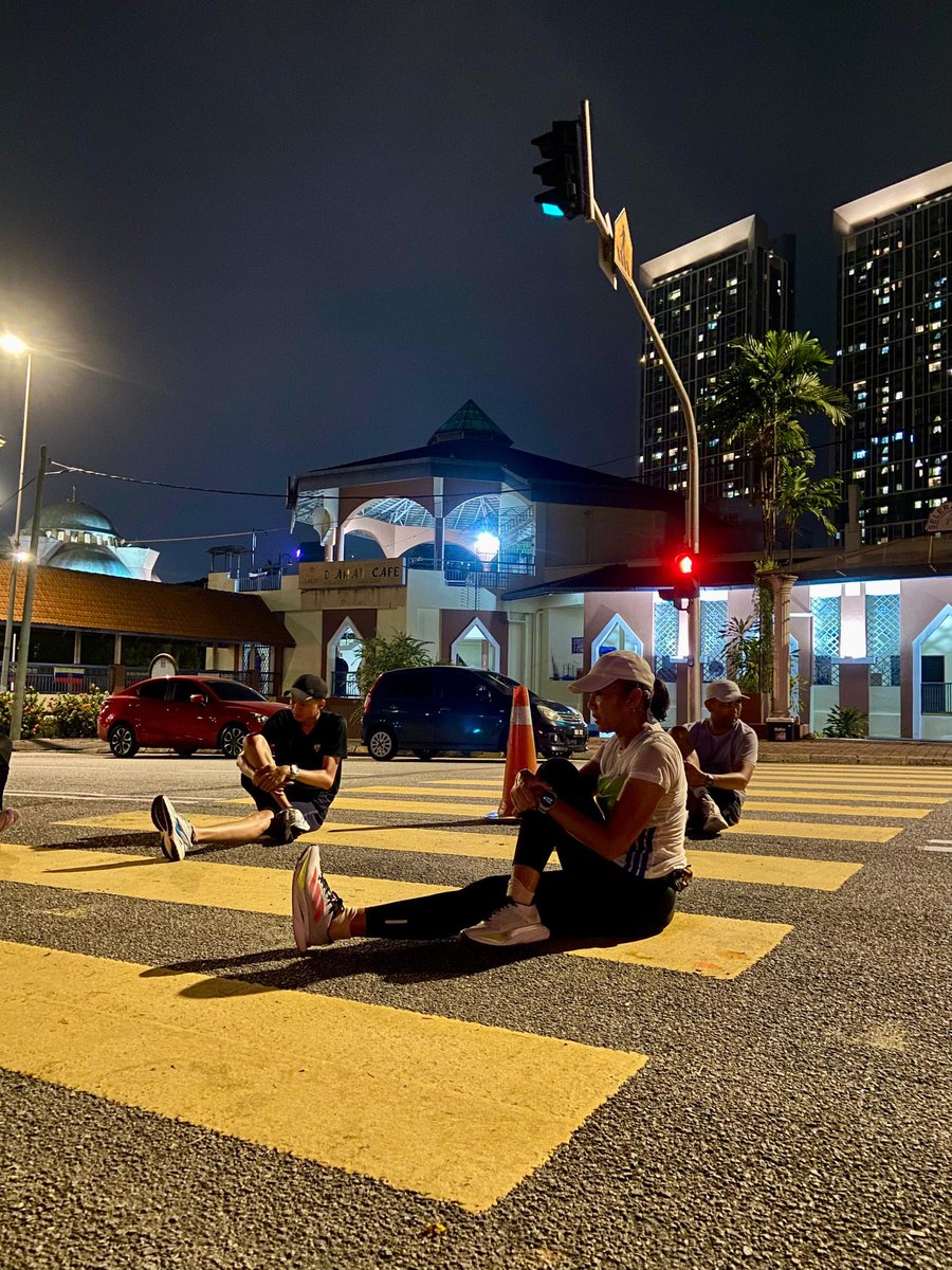 nakedspiritrun's tweet photo. We hope everyone enjoyed the session we had last night, may it benefit for the betterment of your running performance. Thank you for coming and have a splendid weekend folks! #runwithoutlimits https://t.co/fy7fosS45W