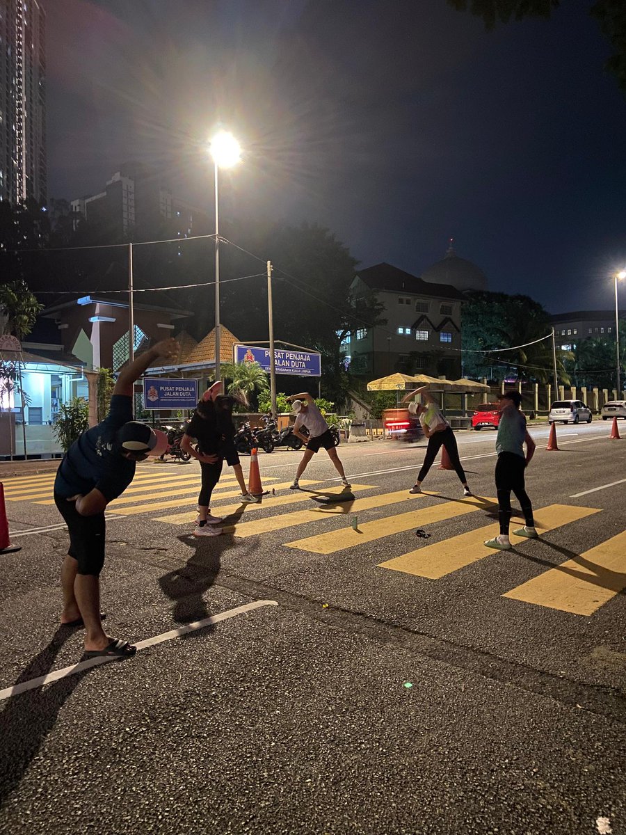 nakedspiritrun's tweet photo. We hope everyone enjoyed the session we had last night, may it benefit for the betterment of your running performance. Thank you for coming and have a splendid weekend folks! #runwithoutlimits https://t.co/fy7fosS45W