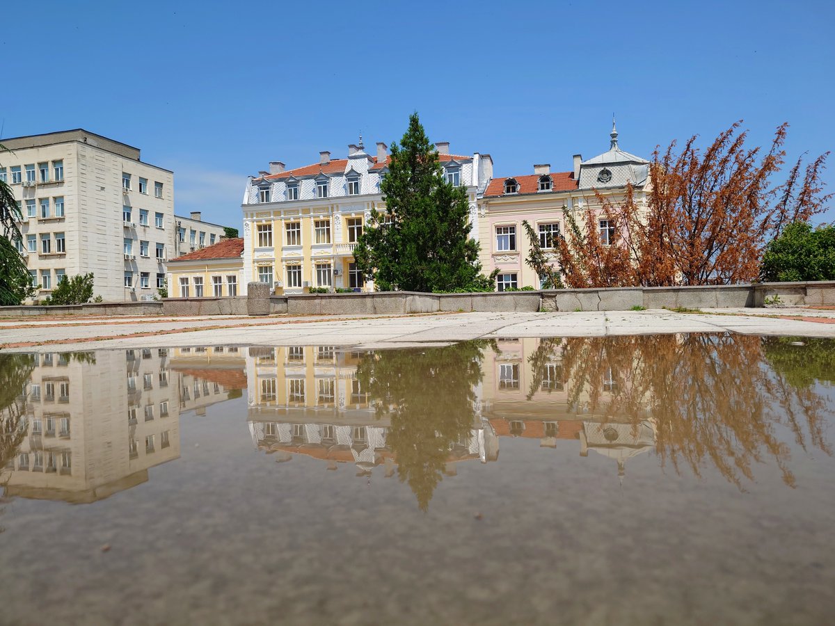 RoumenDontchev's tweet photo. In the still of the day...
#reflections https://t.co/Ns5HhKVEj7