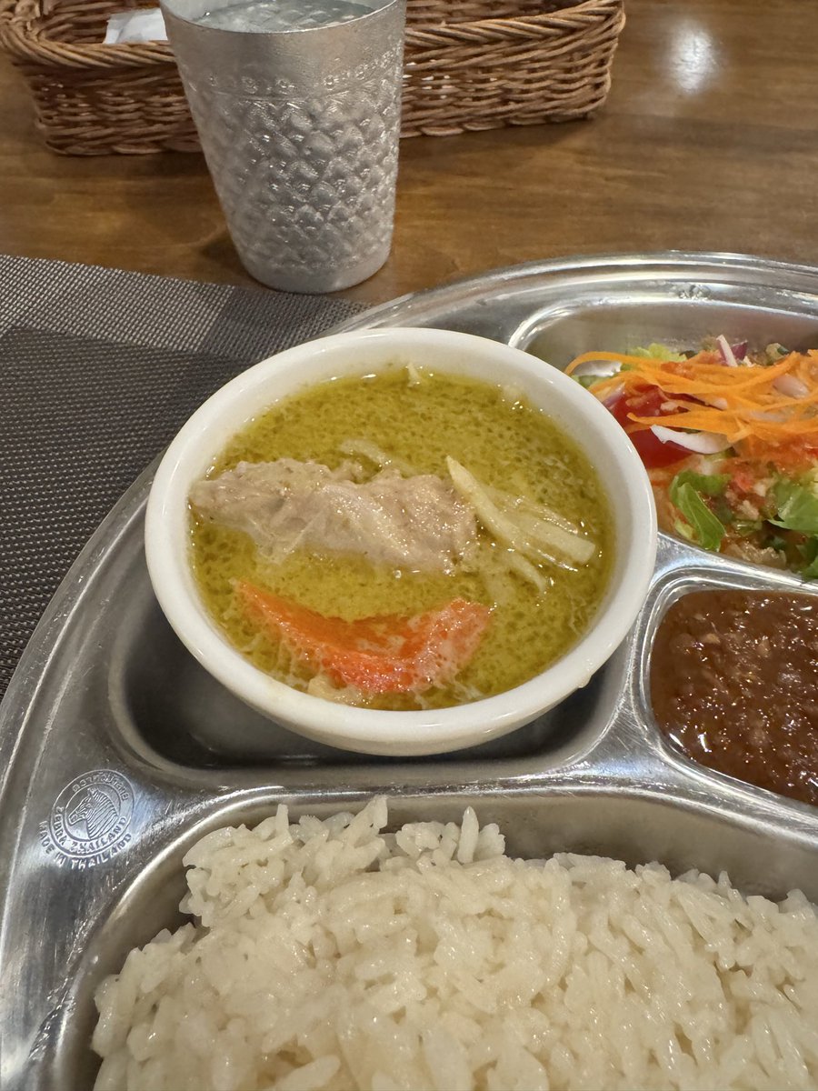 junteramoto's tweet photo. 最近タイ🇹🇭飯にハマってる
#タイ料理
 #グリーンカレー 
#夕食 https://t.co/epAY53ITrX