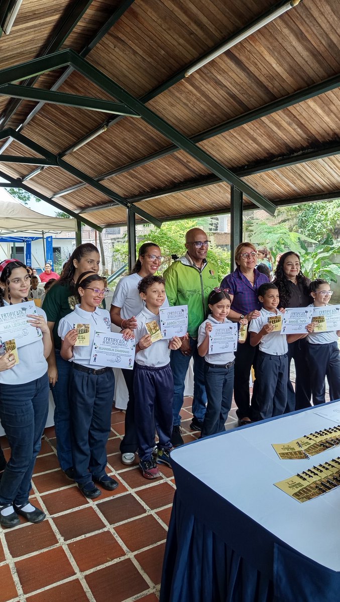 AmbienteChacao's tweet photo. Felices por la graduación de la 1ra. Promoción de Brigadistas Ambientales de los colegios municipales de Chacao; promotores del compromiso ambiental para una sociedad más sana, en un mundo sostenible y sustentable ♻️🌿
@duquegustavoS https://t.co/fCAQiIWVQY