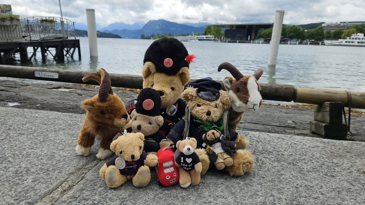 BearsPipe's tweet photo. On the shore of lake Lucerne #SwissTweetup https://t.co/UryialHIb4