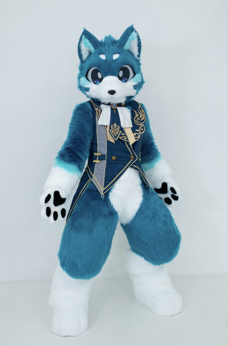 mwam_jean's tweet photo. はじめまして！
オオカミのポッケ(Pokke)です！
よろしくお願いします…！🌹✨️
 #FursuitFriday https://t.co/E7S2VgFJNS