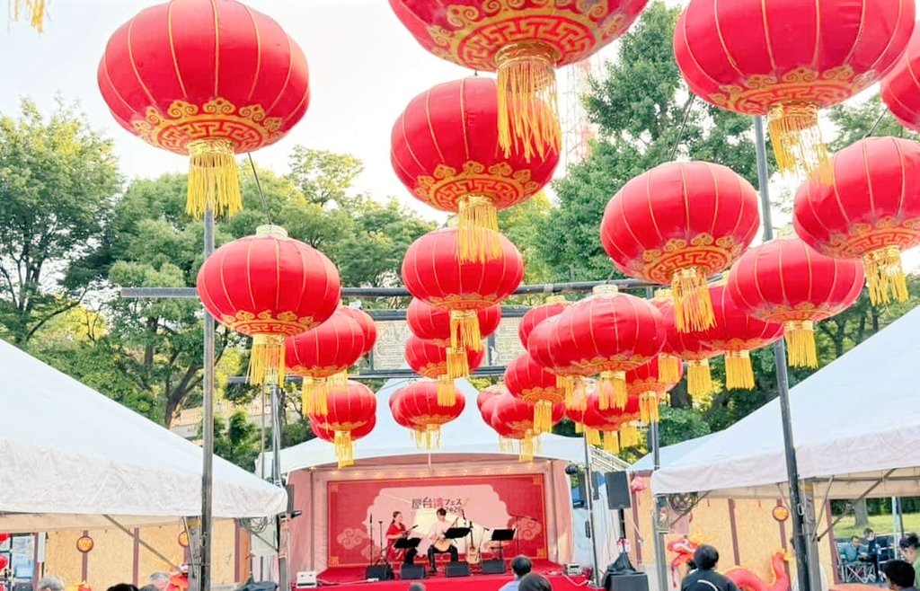 DuoFutaba's tweet photo. 芝公園で開催された「屋台湾フェス2026」で演奏をさせていただきました。台湾名物の美味しい香りにつつまれた会場は平日にもかかわらずたくさんの方でにぎわっていました。
竹内永和先生をはじめ、ご関係者の皆様にはお世話になりありがとうございました。
#屋台湾フェス https://t.co/dk6v5n3Voi