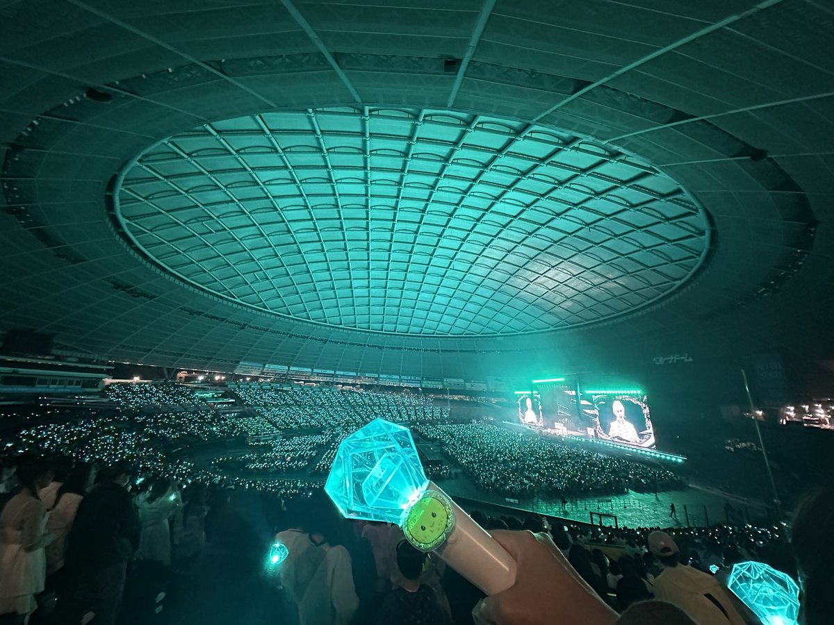 korusuuu's tweet photo. finally joined the aqua ocean 😭 

#SHINee #샤이니
#2026샤이니월드VIII #THE_INVERT
#2026_SHINeeWORLD_VIII_THE_INVERT https://t.co/eOJmgc7aLN