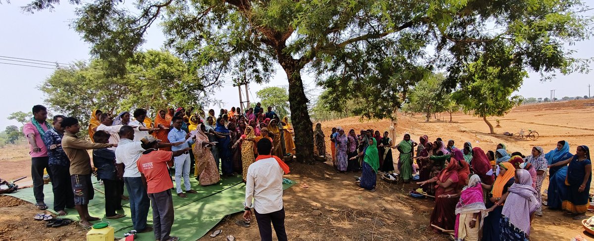 eebalod's tweet photo. विश्व पर्यावरण दिवस के अवसर पर ग्राम पंचायत रानाखुज्जी में विशेष ग्राम सभा का आयोजन किया गया जहाँ ग्रामीणों को "स्वच्छ गाँव, सुरक्षित जलवायु" अभियान के तहत पर्यावरण, जल संरक्षण एवं जल संवर्धन का संदेश दिया गया।
आइए मिलकर हम सभी जल को बचाने का संकल्प ले
#SGSJ #WED2026 #missionLiFE https://t.co/9ydjmImDxA