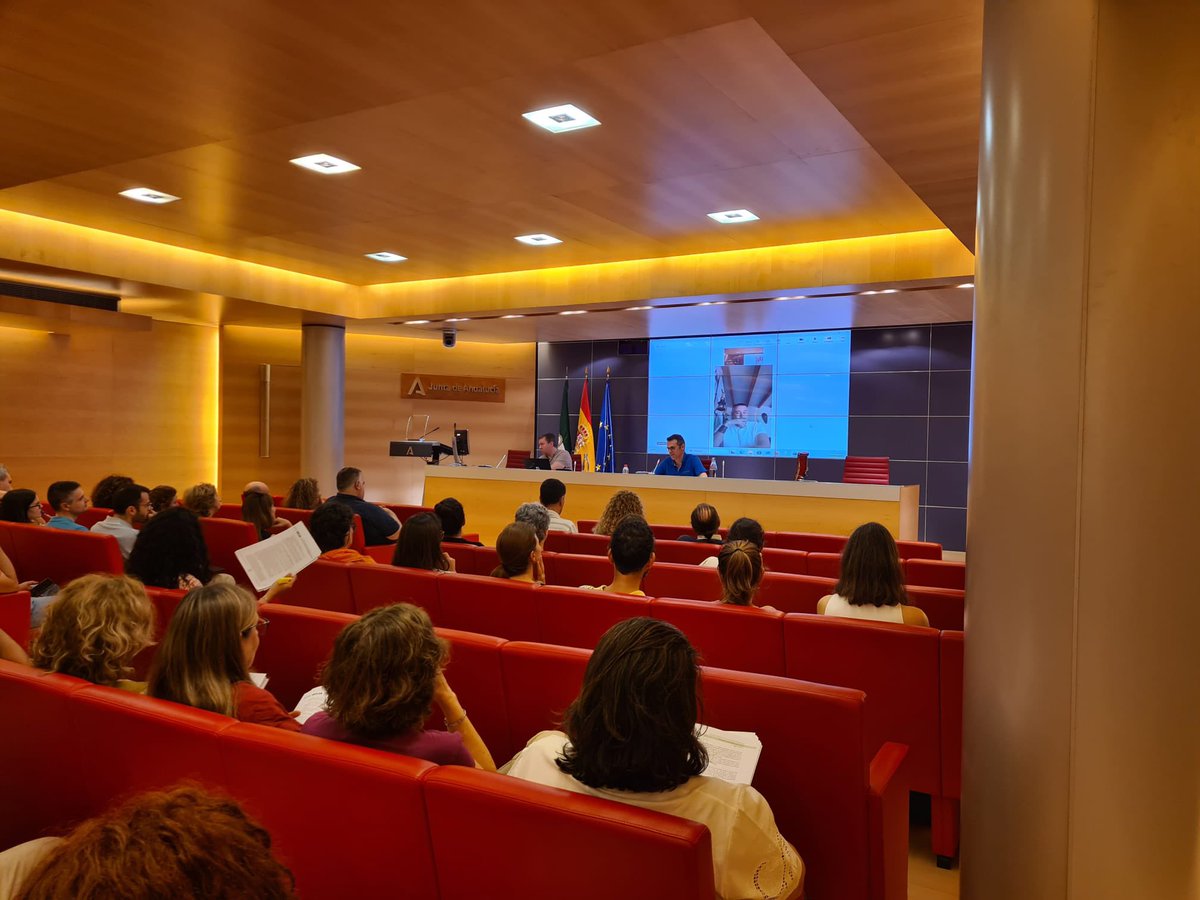 ISAndaluza1's tweet photo. 📣 Asamblea en Almería de #ISAsindicato. Seguimos dando información y asesoramiento a los compañeros/as sobre la Evaluación del Desempeño y Carrera Horizontal. 

Resolvemos dudas, ponemos en común preocupaciones y recogemos vuestras demandas en estas y otras cuestiones. https://t.co/FaDMYNpouh