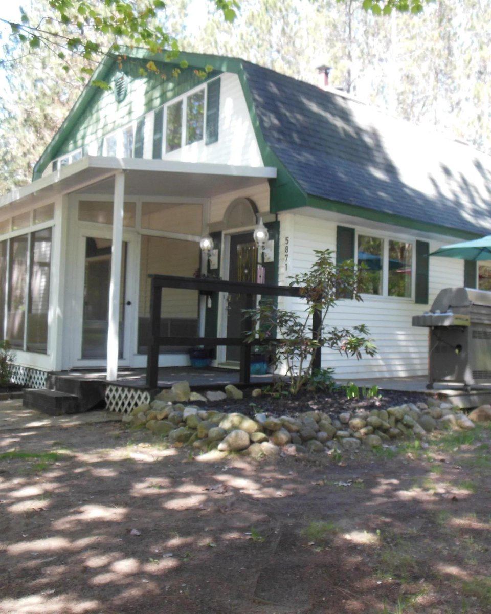 Condellrealty's tweet photo. 🌲 Embrace Nature in Your Barn-Style Retreat! 🌲

5871 Edith Schneider RD, Harrison, MI 48625  
5 Beds | 2 Baths  
Price: $279,999

#CountryLiving #BarnStyle #JustListed #RealEstate #NatureLovers https://t.co/AAIb8nPmjT