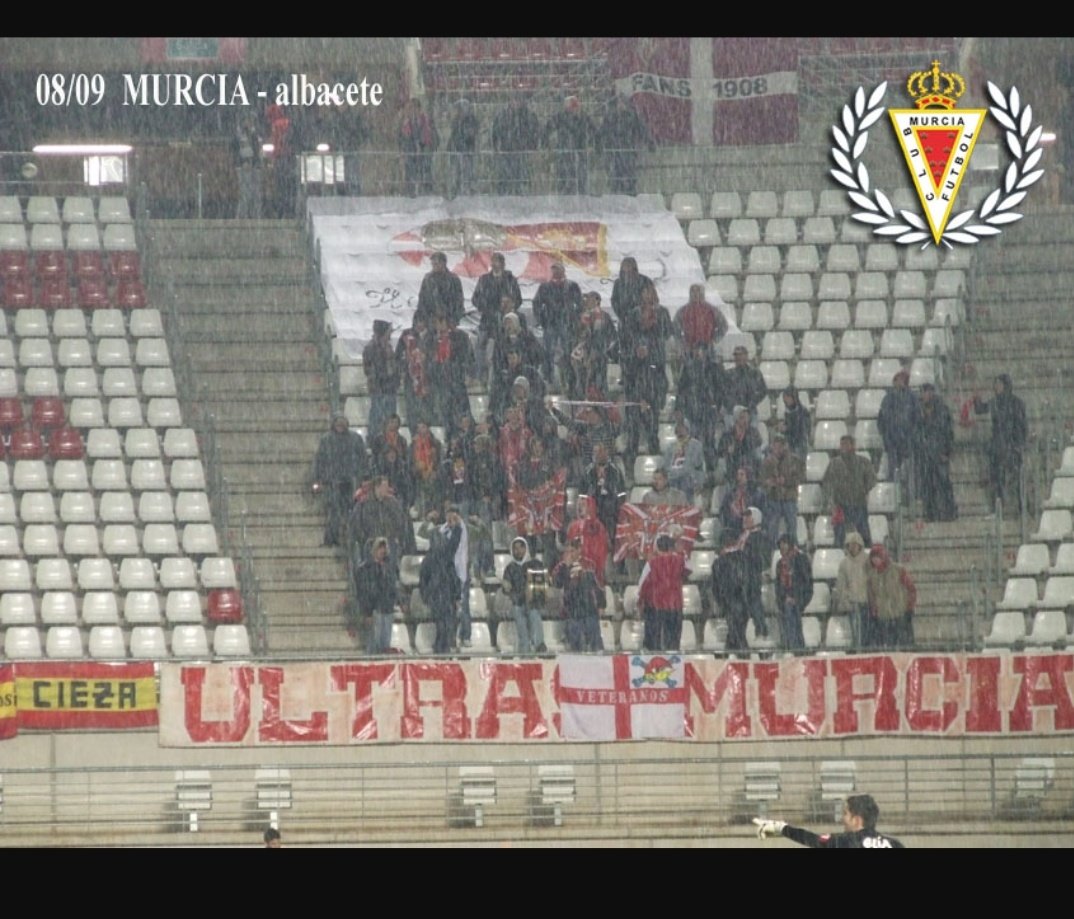 esquizofans's tweet photo. 17 años atrás y tienes que escuchar que utilizas el murcia para liarla. Cuando la mitad llevan 4 años viniendo a ver al equipo.
LECCIONES NINGUNA SEÑORIAS. https://t.co/YcWrA4pf38
