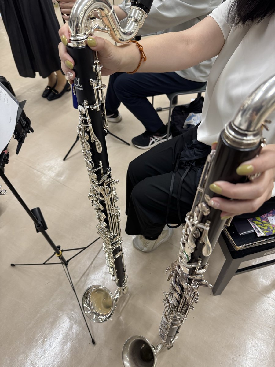torikyooo's tweet photo. 【NEW楽器】
とある練習日に長いバスクラリネットが2本に！
なんとショート管を使っていたメンバーが
ニュー楽器購入したとの事です！

そんな　#バスクラリネット は
まだまだ新たなメンバーを募集中です！
コントラ系お持ちの方大歓迎！！

【団員募集中】急募
#オーボエ 
#ファゴット 

#取手交響 https://t.co/HAvrgJ45R0