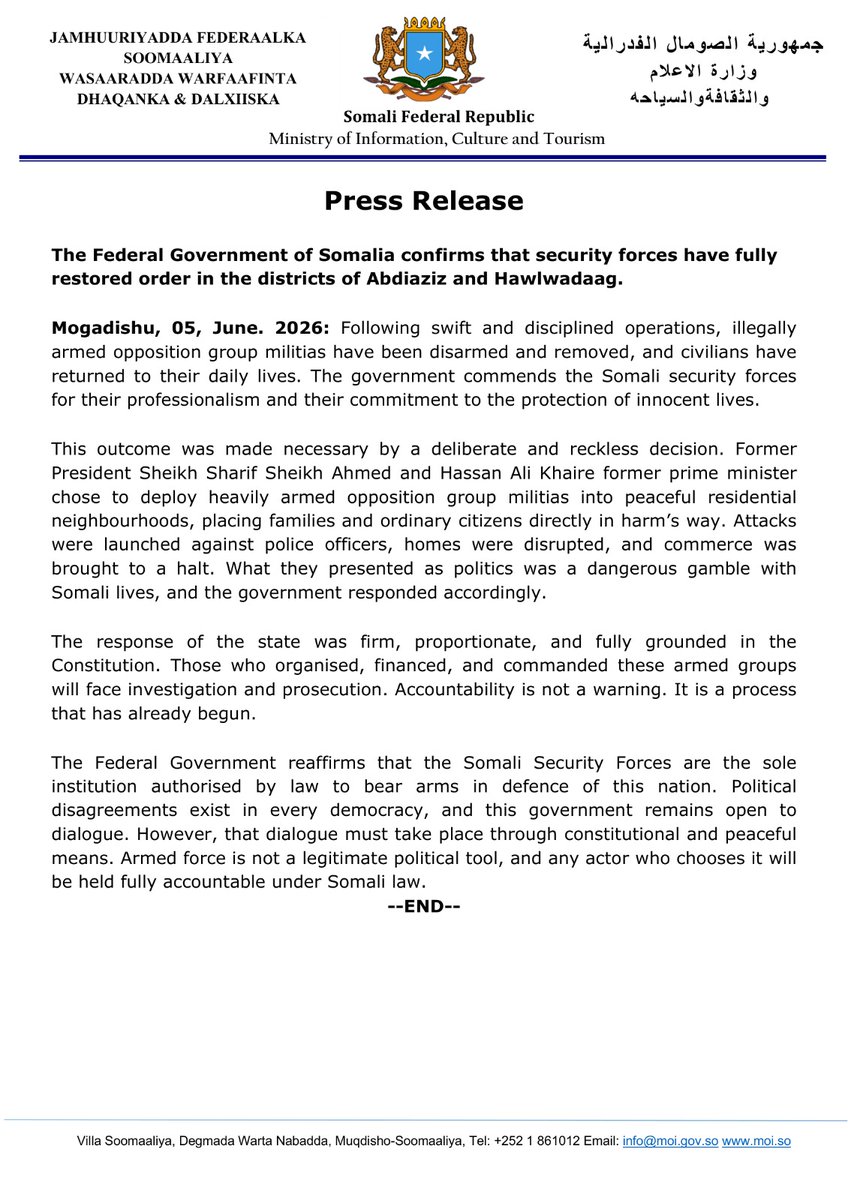 SONNALIVE's tweet photo. The Federal Government confirms that Somali security forces have fully restored order in the Abdiaziz and Hawlwadaag districts following swift operations to disarm and remove illegal opposition militias. The state has initiated immediate legal investigations and prosecutions against the organizers, including former President Sheikh Sharif and former PM Hassan Ali Khaire, for endangering civilian neighborhoods and targeting police facilities. The Government reinforces that the Somali Security Forces are the sole legal institution authorized to bear arms. 
#Somalia #Mogadishu #SecurityUpdate #RuleOfLaw #SNA #SONNA