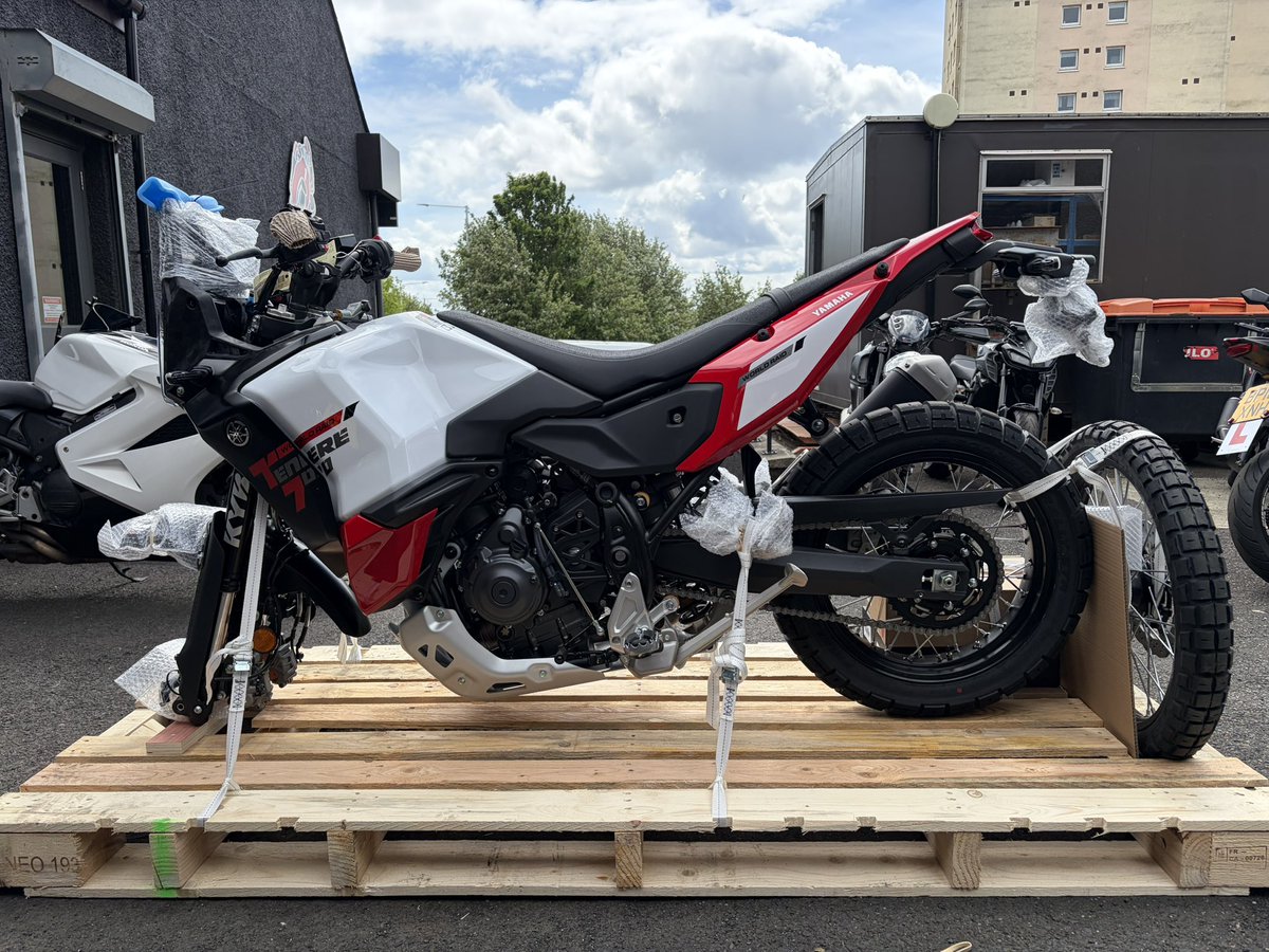 BarrieKent's tweet photo. 1st red an white world raid delivered today, looks stunning 🤩 https://t.co/y6C9kPgs7h