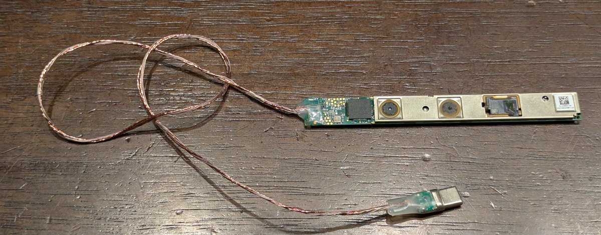 EMakerDragon's tweet photo. 組み込み用のUSB3.0ケーブルは自作するのがお勧め
これは自作したRealSense用USB3.0ケーブルだけど、曲げ半径2mmくらいまでいける
被覆がないから傷には弱いけど、組み込み用だったら問題ない https://t.co/PF1GVS4Pkb