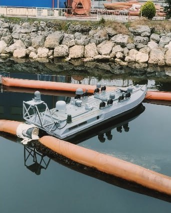 HadashotIsrael's tweet photo. Ukraine claims responsibility for drone explosion in Romania: "While carrying out missions in the Black Sea operational zone, one of the Ukrainian Navy’s unmanned surface vessels lost control due to enemy electronic warfare measures and drifted near the coast of Romania." https://t.co/0Q6AlPsVkr