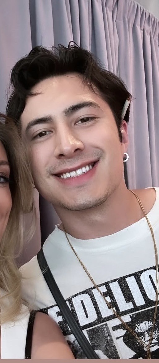 hudspirational's tweet photo. He's actually just so naturally beautiful and handsome tbh https://t.co/2BCtdRnQTD
