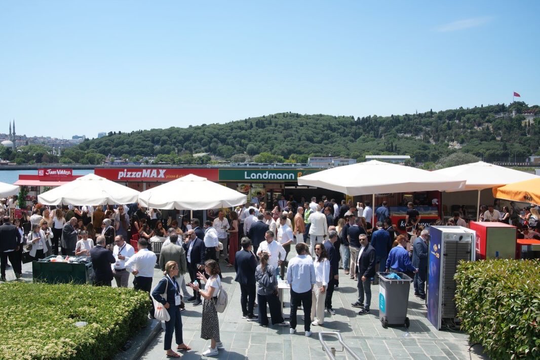 PG_Soysal's tweet photo. Türkiye’nin en büyük iş dünyası etkinliğinde network ve iş birliği. Burası Perakende Günleri.
#PG26 #perakendegünleri #soysal https://t.co/2Vs7eCnzfD