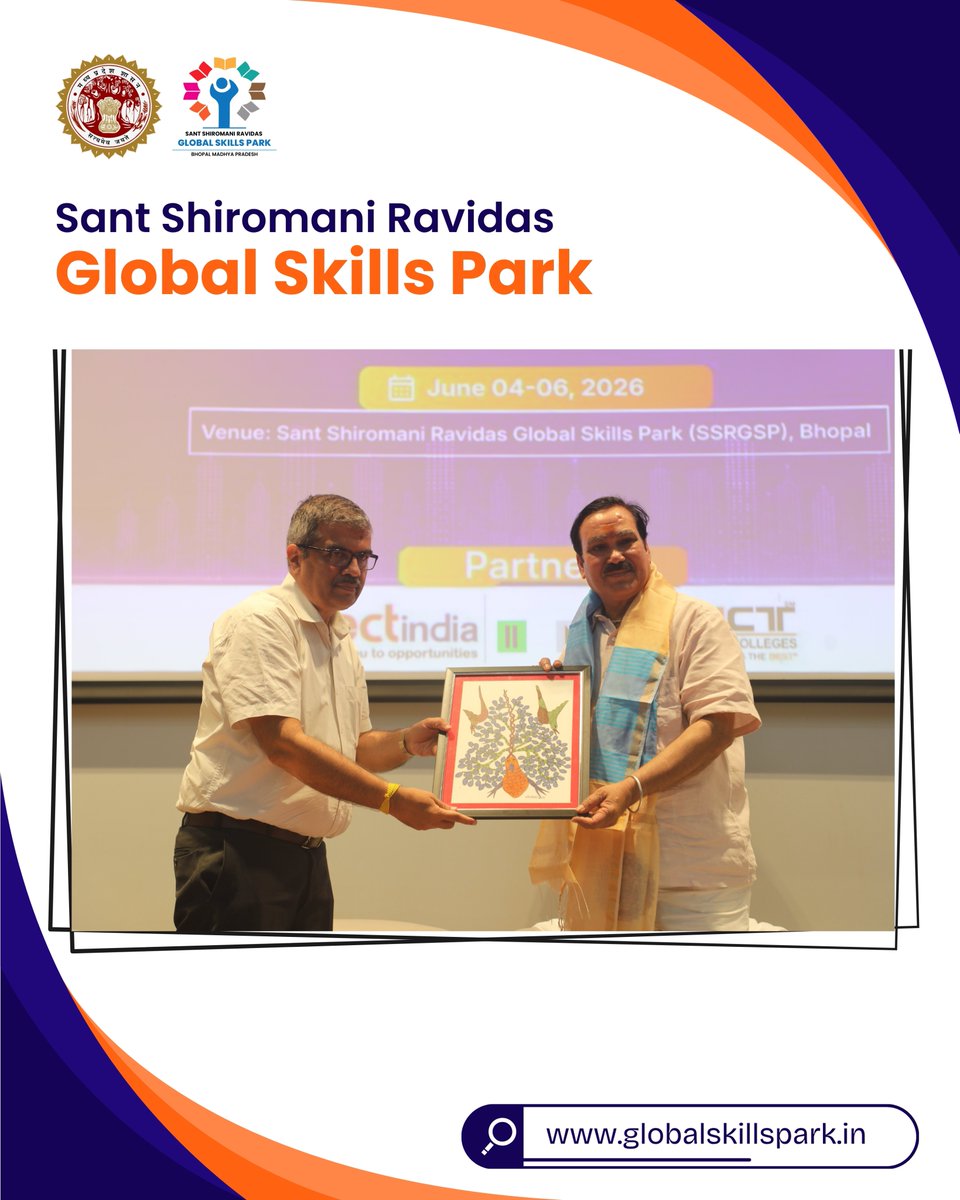 SSRGSPOfficial's tweet photo. कार्यक्रम के दौरान संस्थान की छात्राओं की प्रेरणादायक फिल्म "परवाज़ – मेरी पहचान, मेरा हुनर" का प्रदर्शन भी किया गया, जिसमें कौशल विकास के माध्यम से आत्मनिर्भरता और रोजगार की दिशा में आगे बढ़ती युवा शक्ति की प्रेरक कहानी को प्रस्तुत किया गया।

इस अवसर पर संस्थान के मुख्य कार्यपालन अधिकारी (CEO) डॉ. गिरीश शर्मा, एक्सटर्नल रिलेशन्स निदेशक श्री नीरज सहाय, निदेशक (प्रशासन एवं वित्त) श्रीमती रोमा बाजपेयी, निदेशक (व्यावसायिक विकास) श्री सी. के. बघेल, निदेशक (क्रय एवं सुविधा प्रबंधन) श्री संजय जैन, संस्थान के सभी सहायक निदेशक, उप निदेशक, अधिकारी, कर्मचारी एवं विद्यार्थी उपस्थित रहे। कार्यक्रम में सहयोगी संस्था के प्रतिनिधि श्री निखिल धरैया भी मौजूद रहे।

पर्यावरण संरक्षण, कौशल विकास, तकनीकी नवाचार और वैश्विक अवसरों के प्रति जागरूकता का संदेश देता यह आयोजन विद्यार्थियों के लिए प्रेरणा, सीख और नई संभावनाओं से भरपूर रहा।