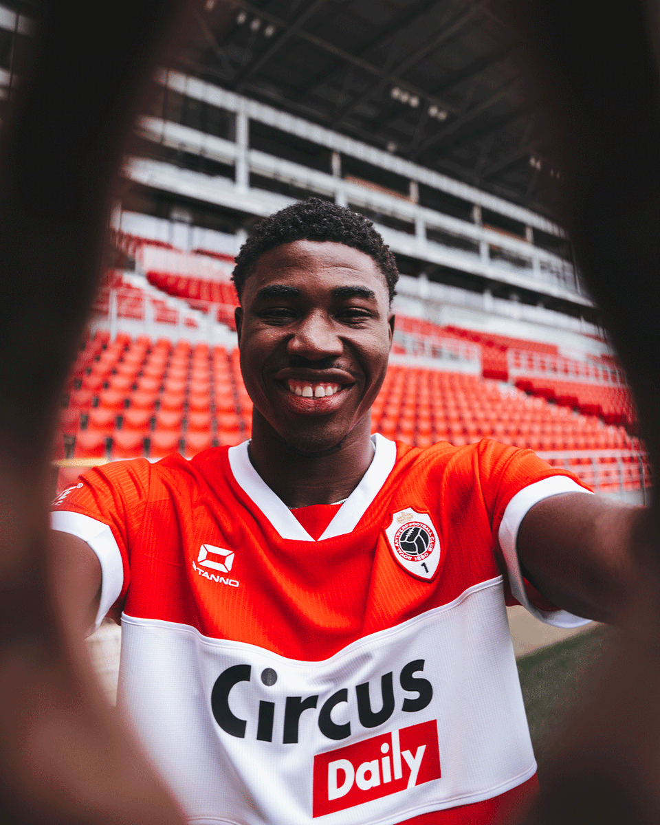 official_rafc's tweet photo. Welkom op de Bosuil, Luis! 🏠🔴⚪ https://t.co/CHweor27ng
