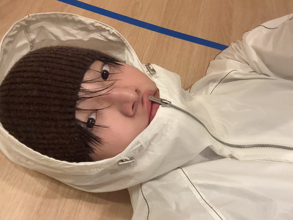 marrywerry's tweet photo. 이동헌 이 셀카 다시 봐도 좋음
초롱초롱 눈빛이랑 만화처럼 눌린 말캉입술을 좀 봐 https://t.co/wXb1rlxtQl