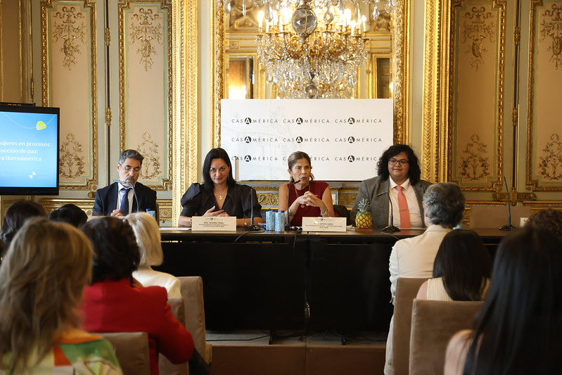 feller_jennifer's tweet photo. Con la invaluable cooperación de @SEGIBdigital y @udlap presentamos las Recomendaciones para la participación de las mujeres en los procesos de mediación y construcción de paz de la Red Iberoamericana de Mujeres Mediadoras: una iniciativa  🇲🇽que visibiliza el rol fundamental de las mujeres de nuestra región en los procesos de paz y seguridad✌️🌎 💜

#MujeresMediadoras #1325ONU #ConstrucciónDePaz #LiderazgoFemenino