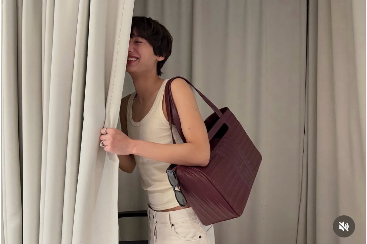 ningsushera's tweet photo. ของสวยๆ งามๆ 
👜
 @RIMOWA

#RIMOWA #RIMOWAGroove
#กันอรรถพันธ์ #GunAtthaphan https://t.co/cSTvPJ6Qv7