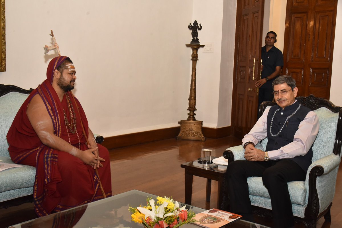 VSSPOfficial's tweet photo. With divine grace, Sri Sri Sri Swatmanandendra Saraswathi Swamiji, Uttaradhikari of Visakha Sri Sarada Peetham, met Shri R. N. Ravi, Governor of West Bengal, at Lok Bhawan, fostering a meaningful dialogue on spirituality, culture, service, and dharma.

#rnravi #vssp #westbengal https://t.co/VLkcMcueir