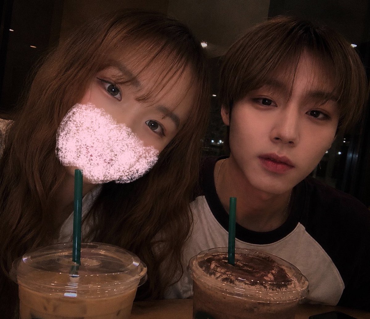 oeguoegu's tweet photo. 이거 틧타에서 유행하길래 한 번 해봤오😝 근데 일단 내가 아님. 진짜 아님. 이사람 사기꾼임. 🤪 https://t.co/b7q9fKCcaK