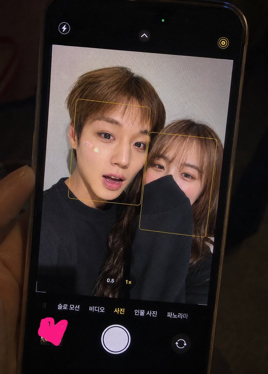 oeguoegu's tweet photo. 이거 틧타에서 유행하길래 한 번 해봤오😝 근데 일단 내가 아님. 진짜 아님. 이사람 사기꾼임. 🤪 https://t.co/b7q9fKCcaK
