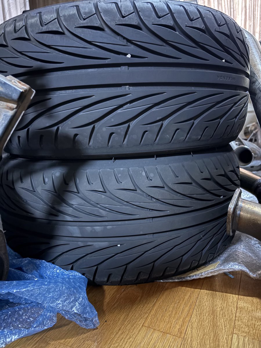 FD2_SH's tweet photo. ケンダ KR20 215/35r18欲しい方いますか？
予備で持っててももう多分使わないので2本5000円で☝️ https://t.co/92UZU8GWCe