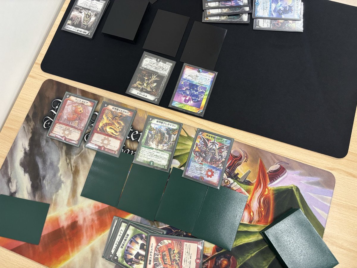 miya_dm's tweet photo. 本日は退勤後身内とクラシックフリー対戦、使いたいデッキ使って遊んでる😆 https://t.co/bI4MUzAub2