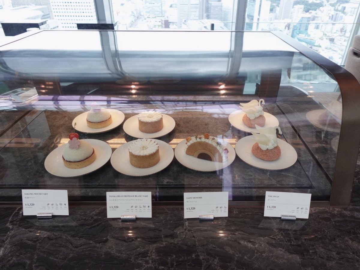 l228____'s tweet photo. 今流行りのピークラウンジ՞ɞ̴̶̷̥ ٜ ɞ̴̶̷̥՞꒱💝
ショーケースの中のケーキ全部がかわいすぎた🍰♡

 #andmary https://t.co/bNutXLbp1e