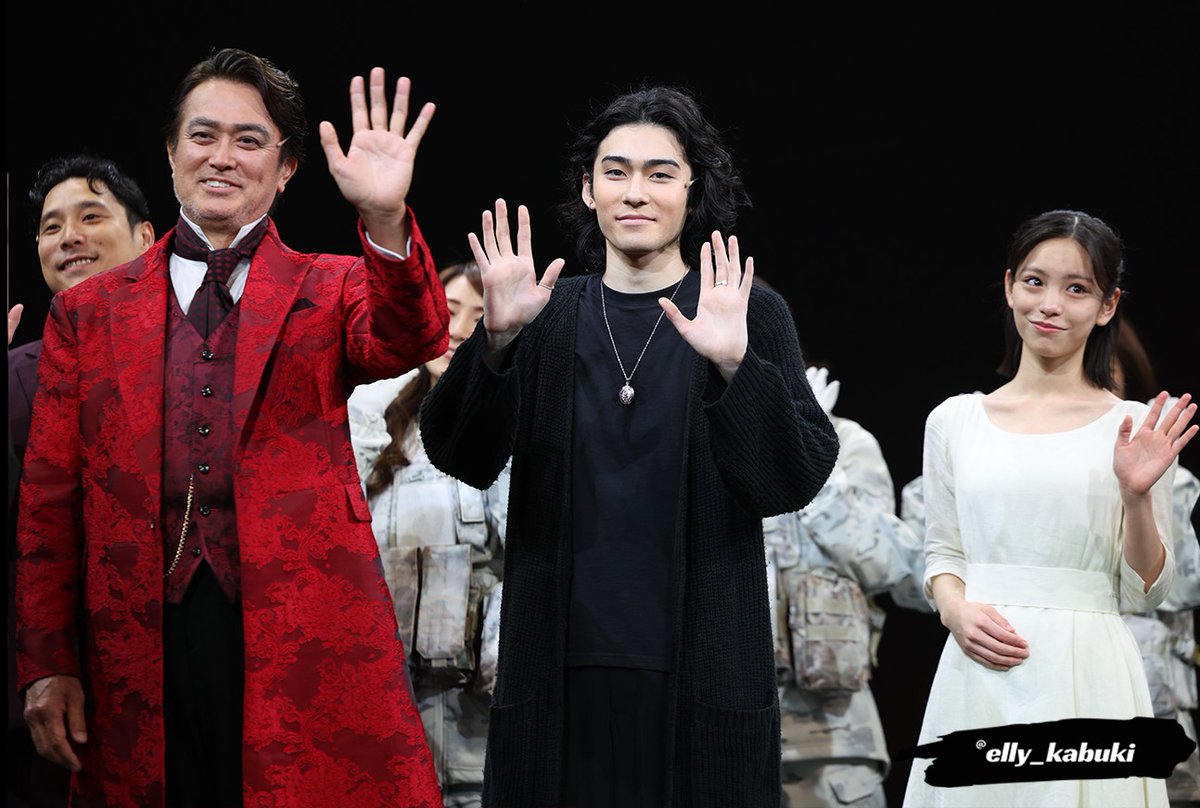 elly_kabuki's tweet photo. 20260605   ハムレット

【大阪初日スペシャルカーテンコール】

このカンパニーの雰囲気が伝わってくる
すてきなカーテンコールでした🥲
笑顔いっぱいでうれしかったです🥲

#ハムレット2026 
#市川染五郎 
 #somegoroⅧ
 #八代目市川染五郎 
 #somegoroichikawa 
 #高麗屋 
 #日生劇場 
 #hamlet2026 https://t.co/hZGCzGBYV3