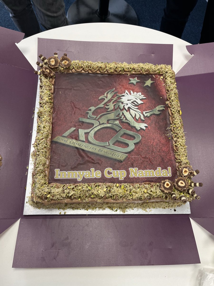 KrishnamurthyVK's tweet photo. Late celebrations in UK office.

@RCBTweets 

#ipl2206 #iplchampions https://t.co/CkZXTnUwEx