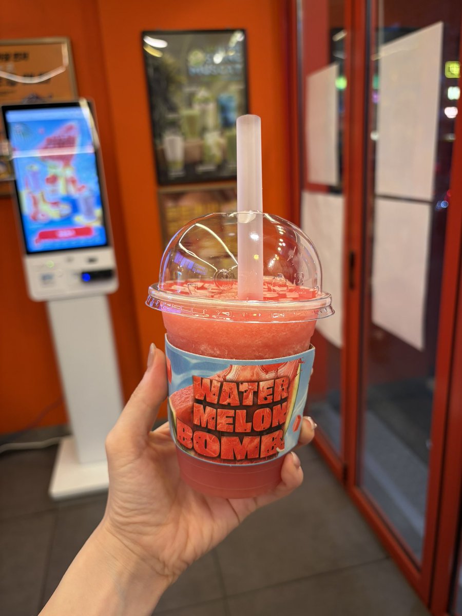 pipipi_pione's tweet photo. 今回韓国でしたかったこと①スイカジュースを飲む🍉
juicyが美味しいと見て江南店に行ったけど美味しい〜😍しかも3,000w
DT中なのでむくみ取りにも◎シュガーゼロがおすすめ https://t.co/1LXR9IQfHL